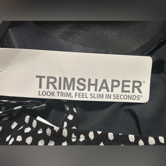 Woman’s Black w/White Polka Dots Trimshaper Bathing Suit Size 22 - Picture 10 of 10